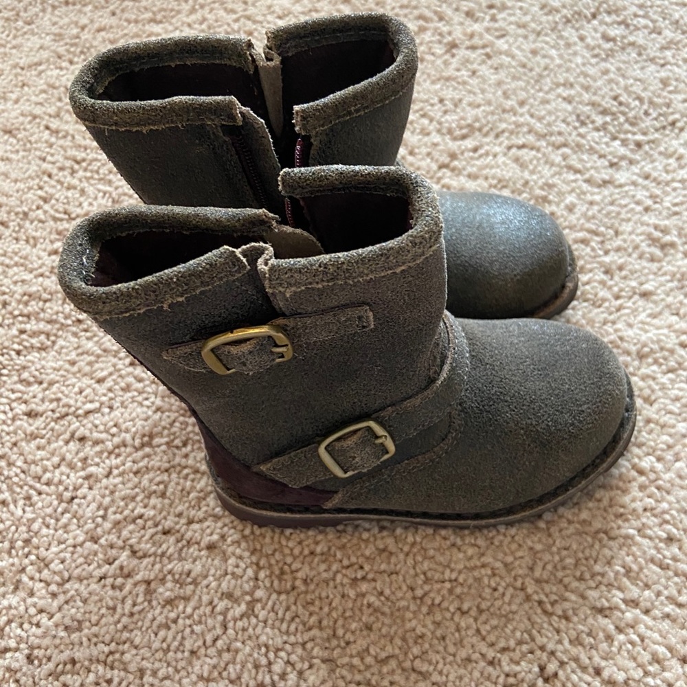 Ugg Boys Boots - Toddler Size 7 W